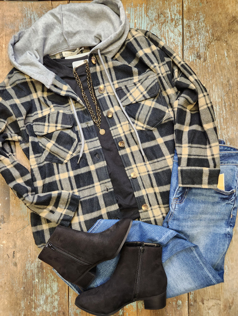 Pretty in Plaid Button Down (Curvy)