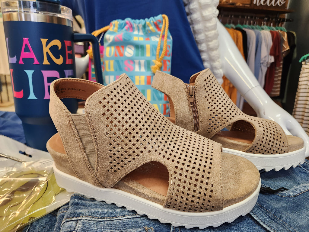 Amy Sandal by Very G