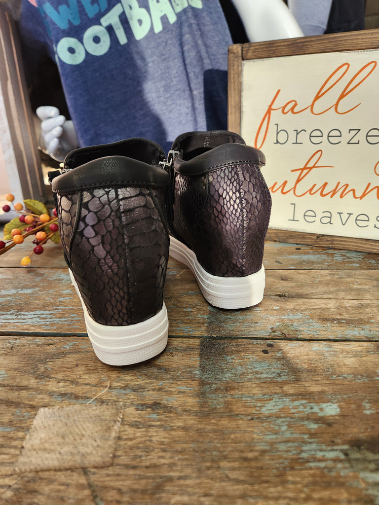 Timmibelle Hidden Wedge in Black