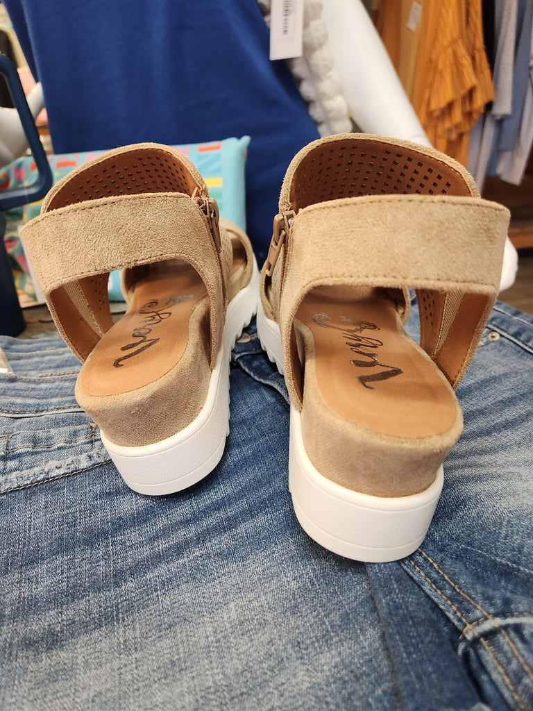 Amy Sandal by Very G