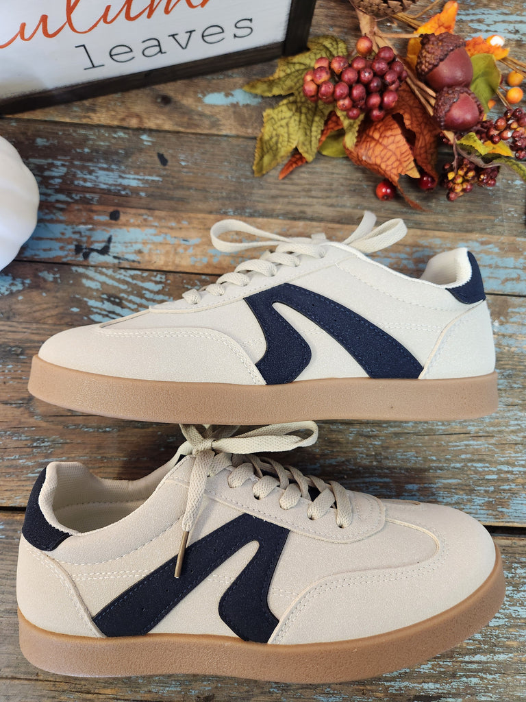 Retro Sneaker in Cream