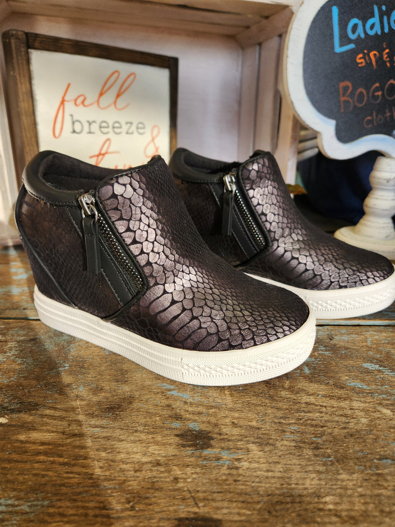 Timmibelle Hidden Wedge in Black