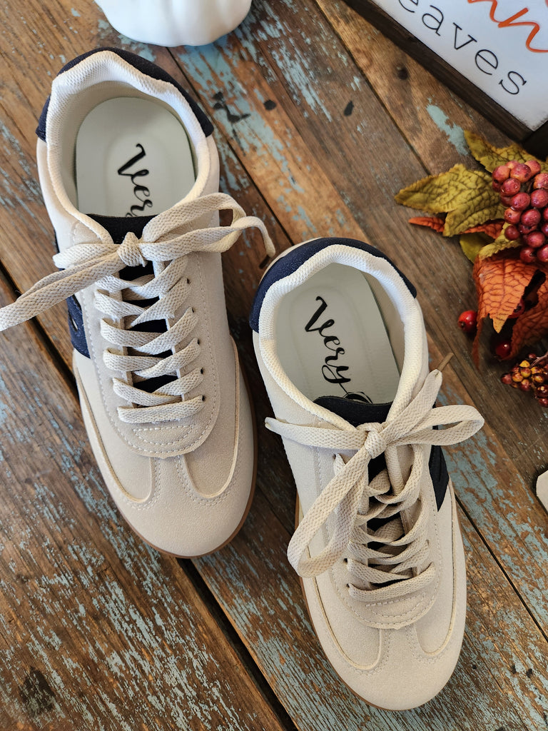 Retro Sneaker in Cream