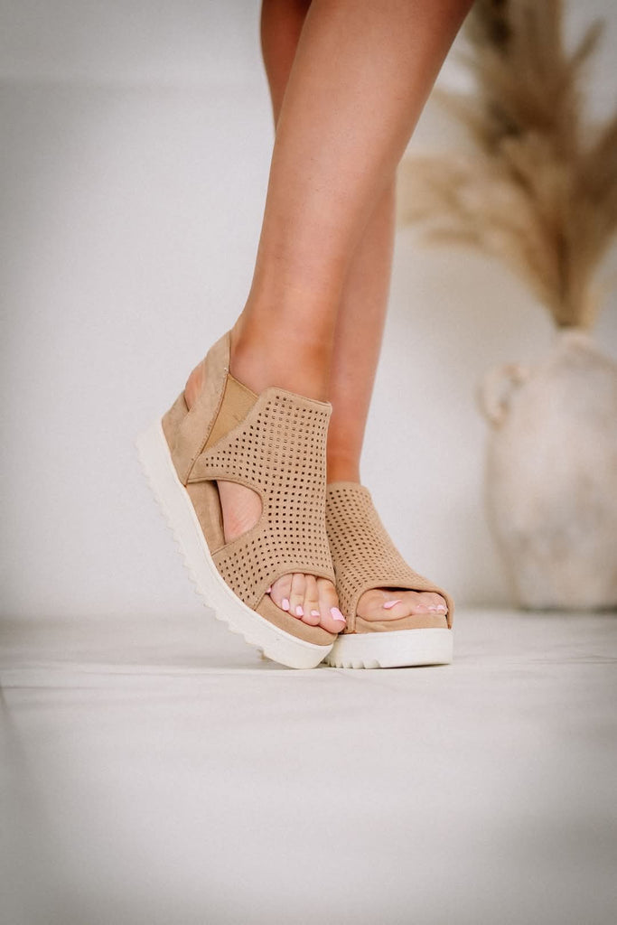 Amy Sandal by Very G