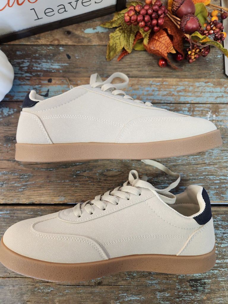 Retro Sneaker in Cream