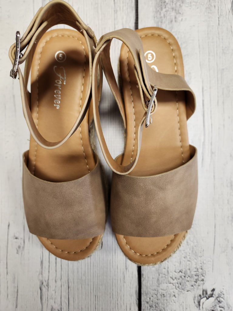 Feeling Cute Sandal in Taupe